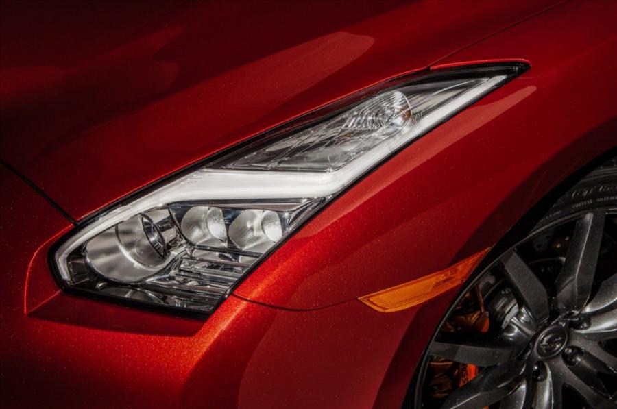  Nissan GT-R 2015 года  (JP) (фото 6 из 10)
